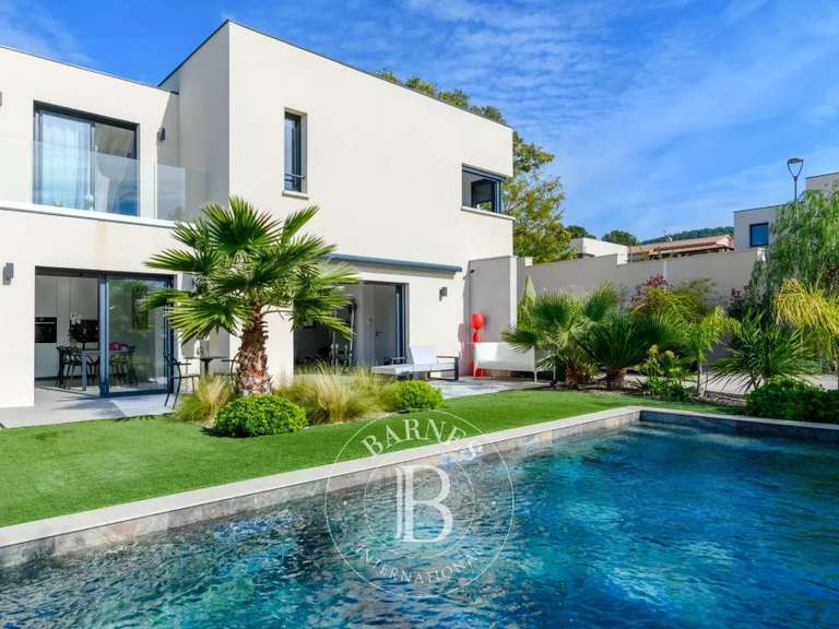 Maison Marseille 9e - 3 chambres - 139m²