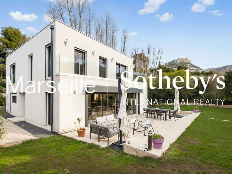 Maison Marseille 9e - 3 chambres - 216m²