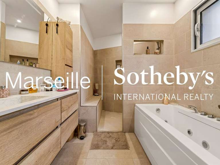 Maison Marseille 9e - 3 chambres - 216m²