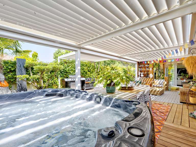 Villa Martignas-sur-Jalle - 5 chambres - 210m²