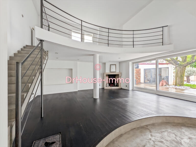 Villa Massieux - 6 bedrooms - 270m²