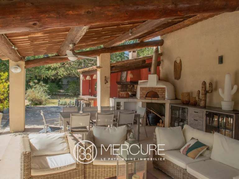 House Maubec - 6 bedrooms - 300m²