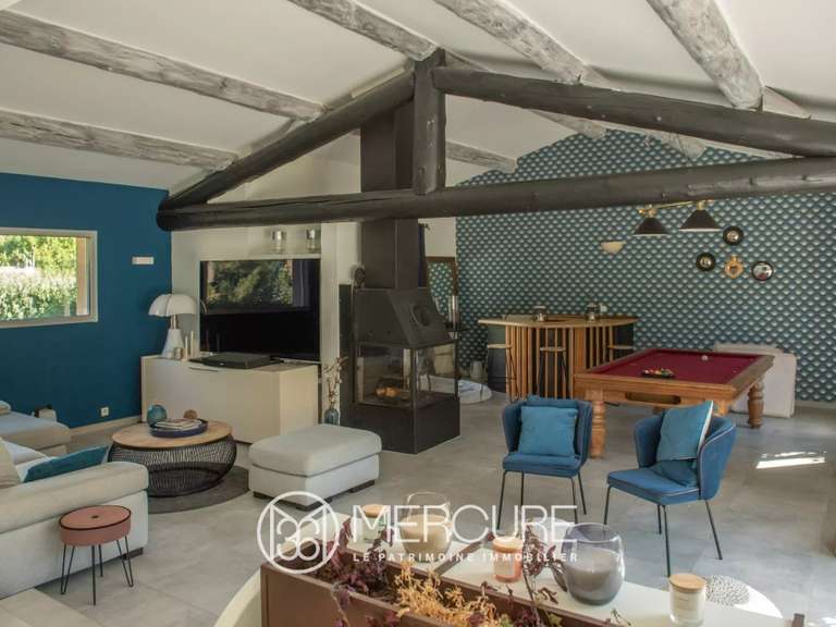 House Maubec - 6 bedrooms - 300m²