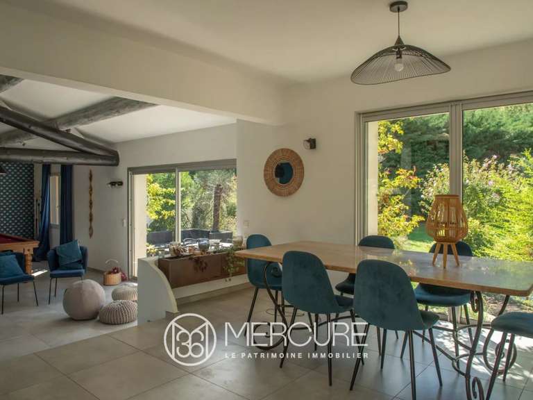 House Maubec - 6 bedrooms - 300m²