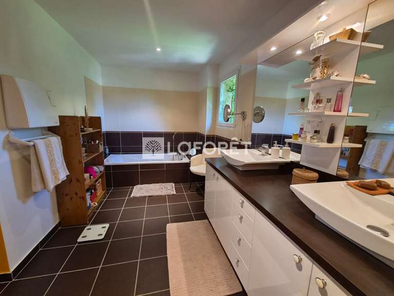 Maison Maubec - 5 chambres - 209m²