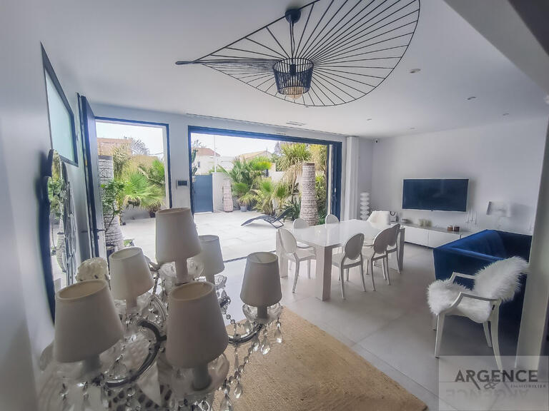 Maison Mauguio - 5 chambres - 247m²