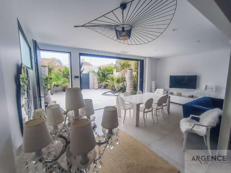 Maison Mauguio - 5 chambres - 247m²