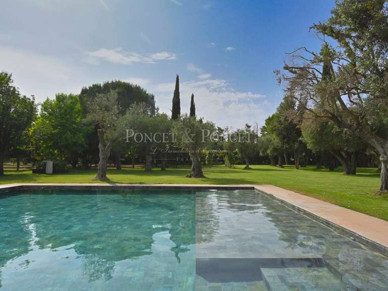 Propriété Mauguio - 5 chambres - 880m²