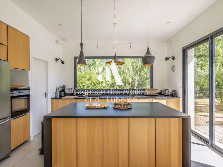 House Maussane-les-Alpilles - 3 bedrooms - 252m²