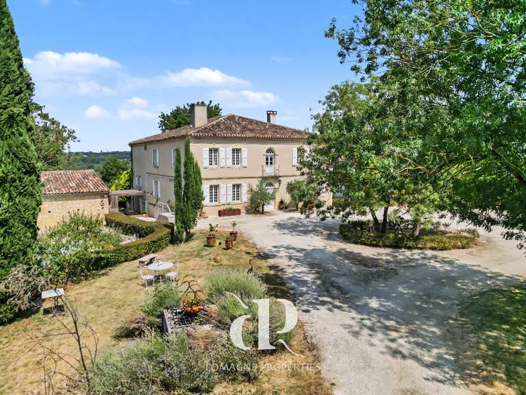Maison Mauvezin - 11 chambres - 573m²