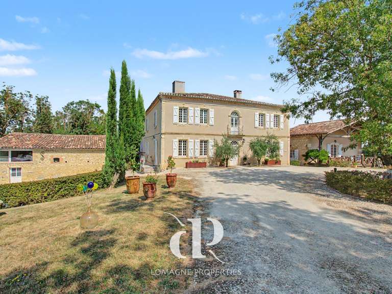 Maison Mauvezin - 11 chambres - 573m²