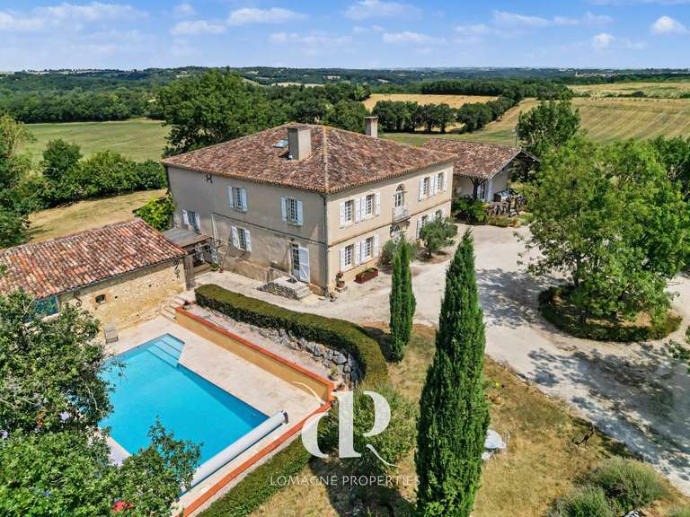 Maison Mauvezin - 11 chambres - 573m²