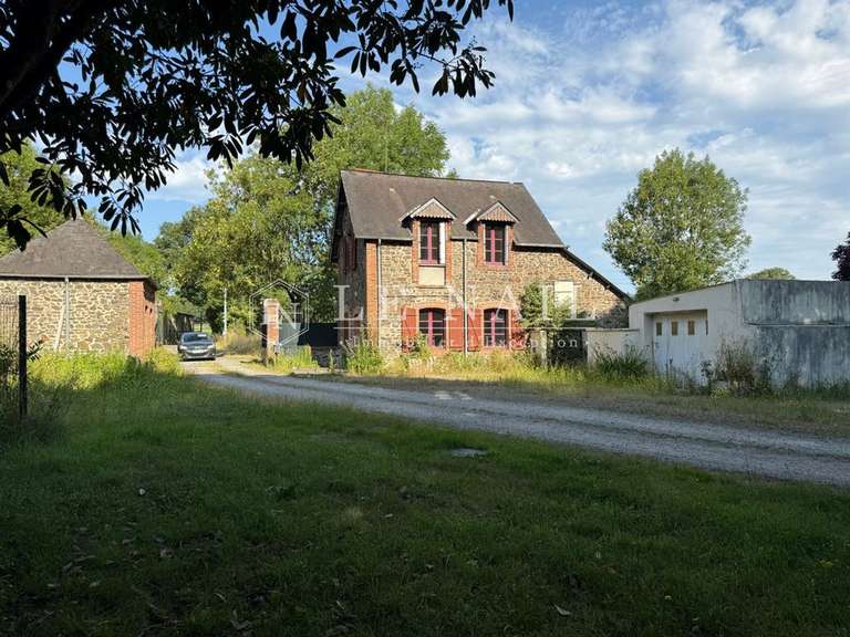 Château Mayenne - 7 chambres - 480m²