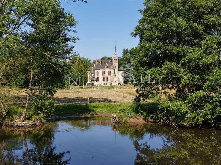 Château Mayenne - 7 chambres - 480m²