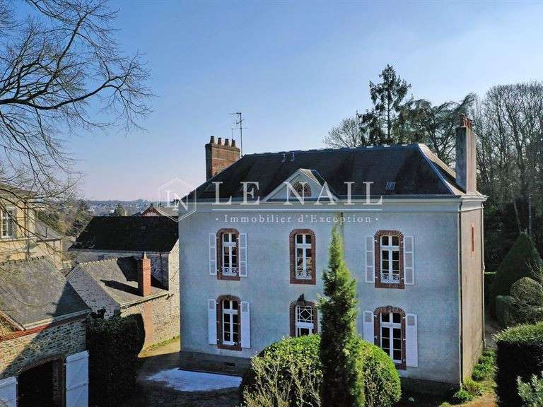 Mansion Mayenne - 6 bedrooms - 300m²
