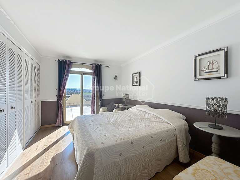 Maison Mazan - 5 chambres - 207m²