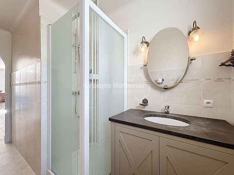 Maison Mazan - 5 chambres - 207m²