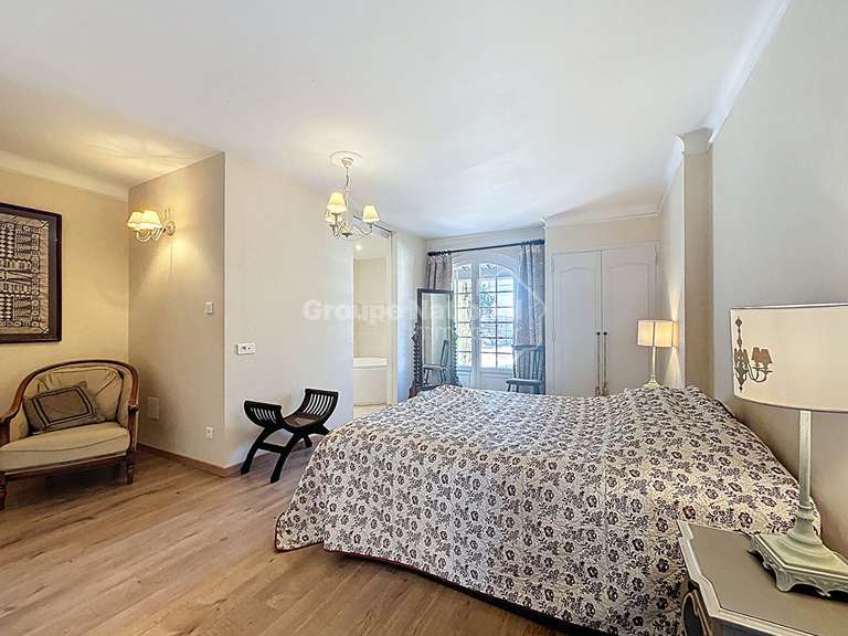 Maison Mazan - 5 chambres - 207m²