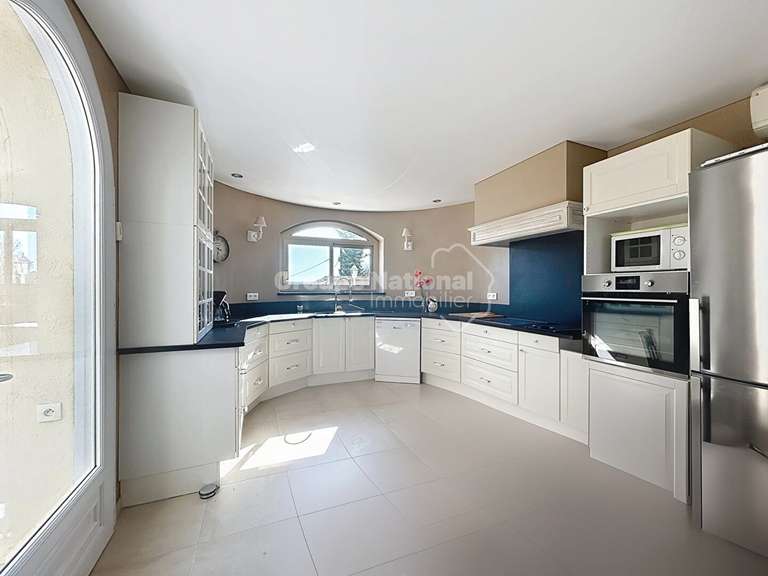 Maison Mazan - 5 chambres - 207m²