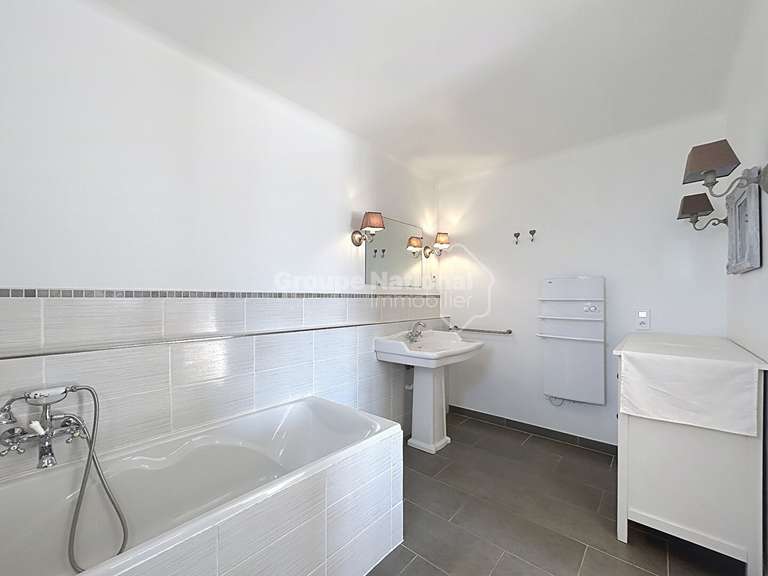 Maison Mazan - 5 chambres - 207m²