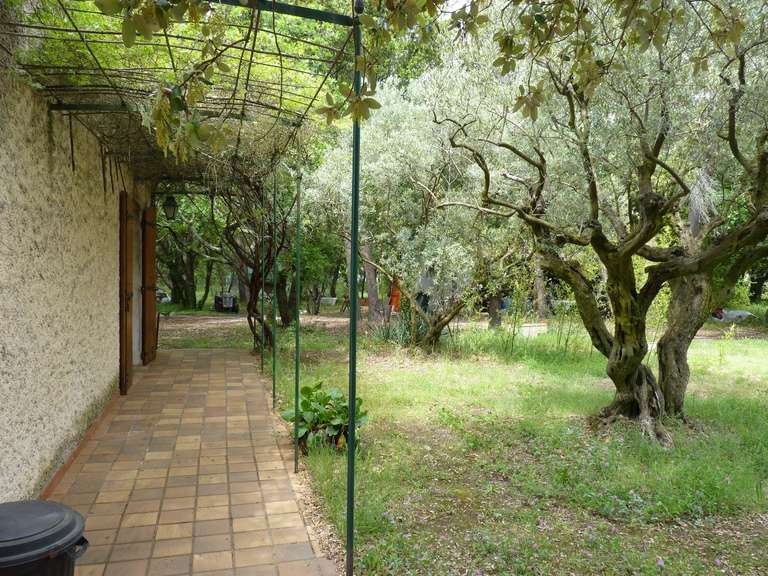 Maison Mazan - 5 chambres - 222m²