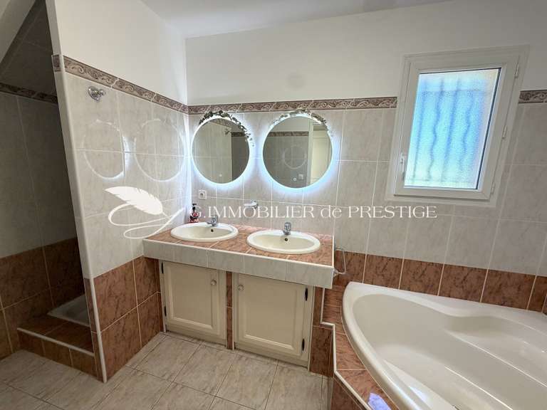 Maison Mazan - 4 chambres - 152m²