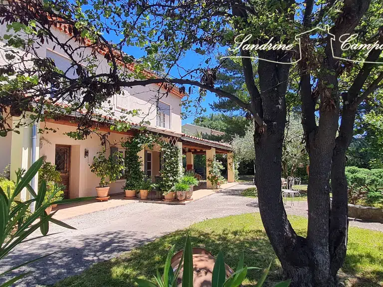 Maison Mazan - 5 chambres - 201m²