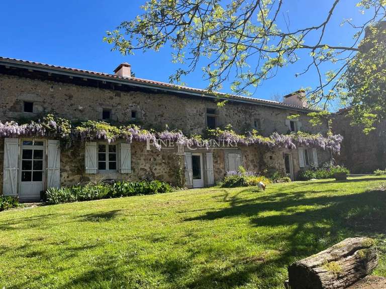 Maison Mazerolles - 6 chambres - 289m²