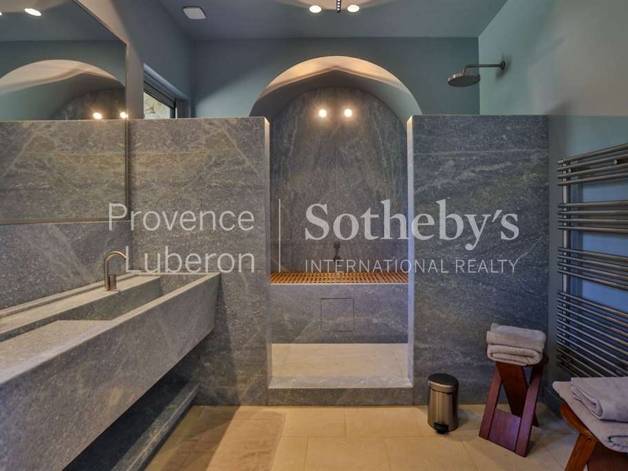 Property Ménerbes
