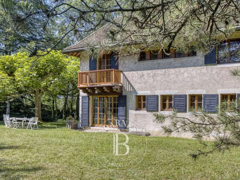 Maison Menthon-Saint-Bernard - 7 chambres - 280m²