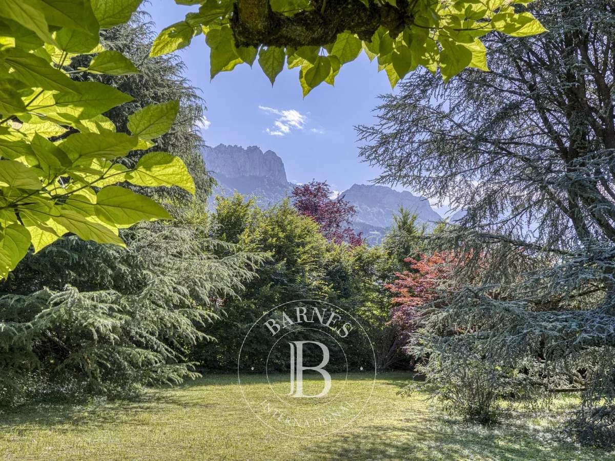 Maison Menthon-Saint-Bernard