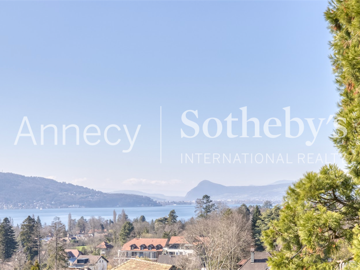House Menthon-Saint-Bernard - 8 bedrooms - 277m²