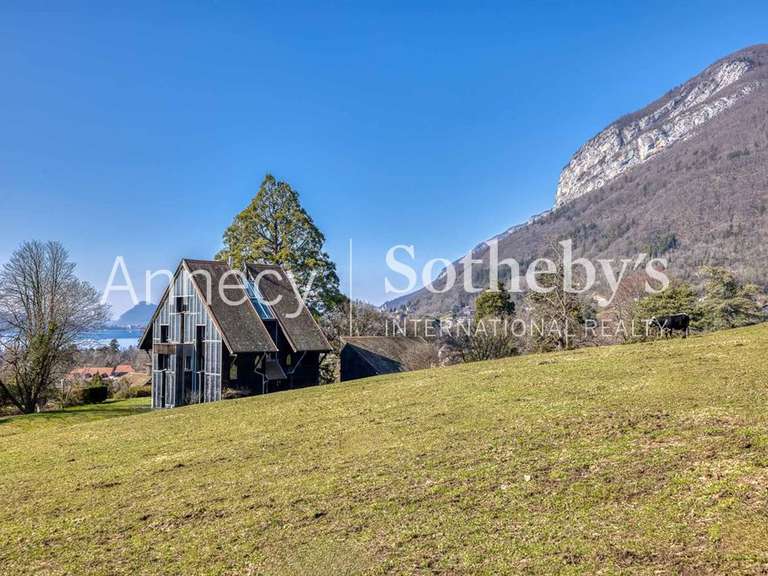 Maison Menthon-Saint-Bernard - 8 chambres - 277m²