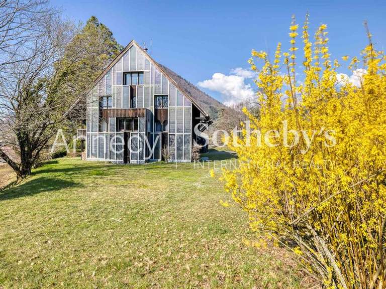 Maison Menthon-Saint-Bernard - 8 chambres - 277m²