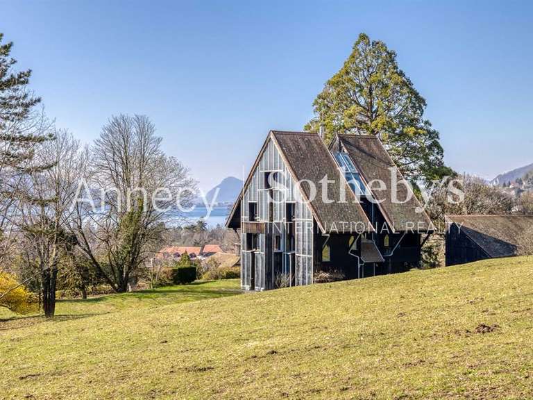 Maison Menthon-Saint-Bernard - 8 chambres - 277m²