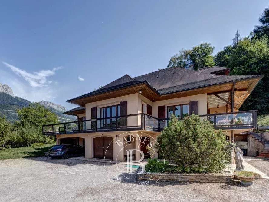 Maison Menthon-Saint-Bernard