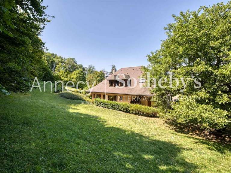 Maison Menthon-Saint-Bernard - 5 chambres - 242m²