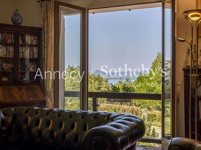 Maison Menthon-Saint-Bernard - 5 chambres - 242m²