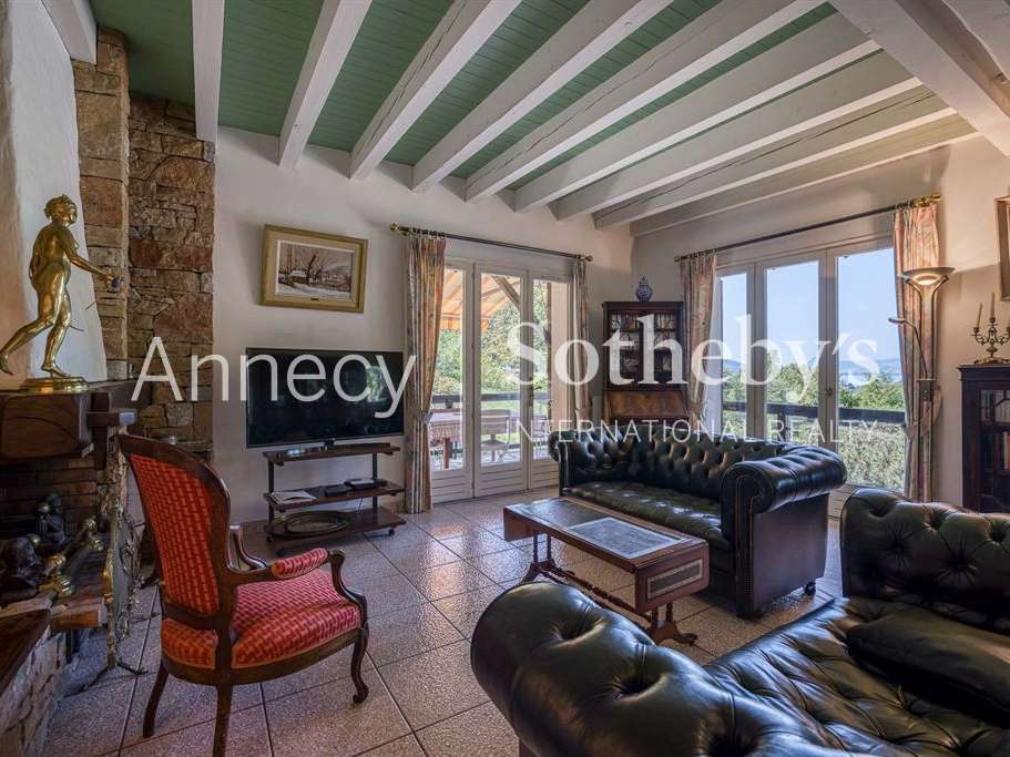 Maison Menthon-Saint-Bernard