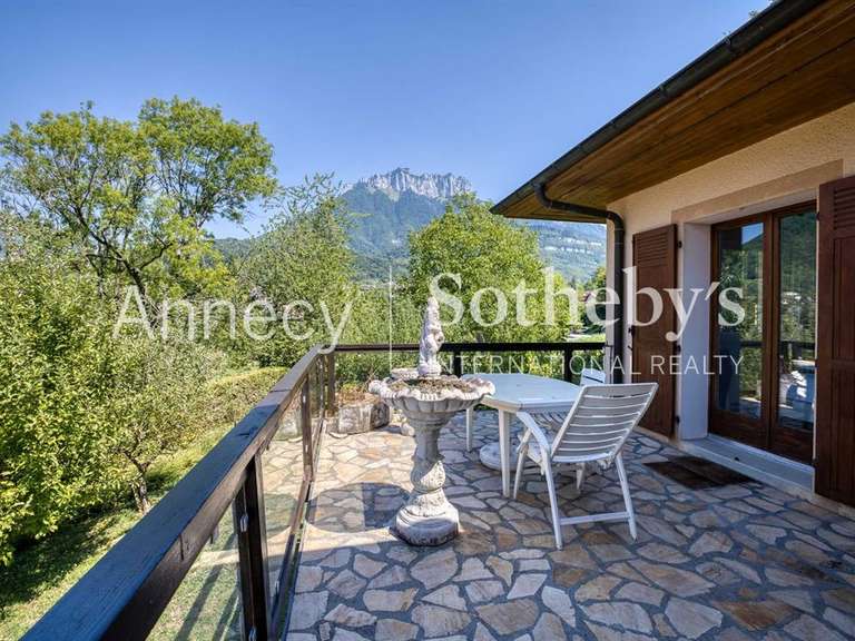 Maison Menthon-Saint-Bernard - 5 chambres - 242m²