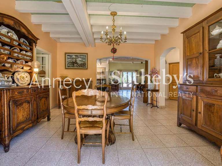 Maison Menthon-Saint-Bernard - 5 chambres - 242m²