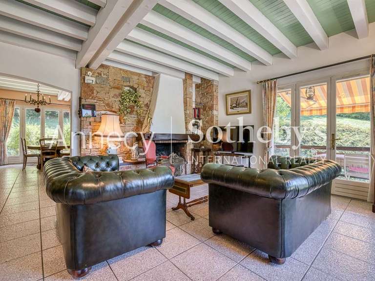 Maison Menthon-Saint-Bernard - 5 chambres - 242m²