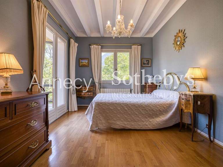 Maison Menthon-Saint-Bernard - 5 chambres - 242m²