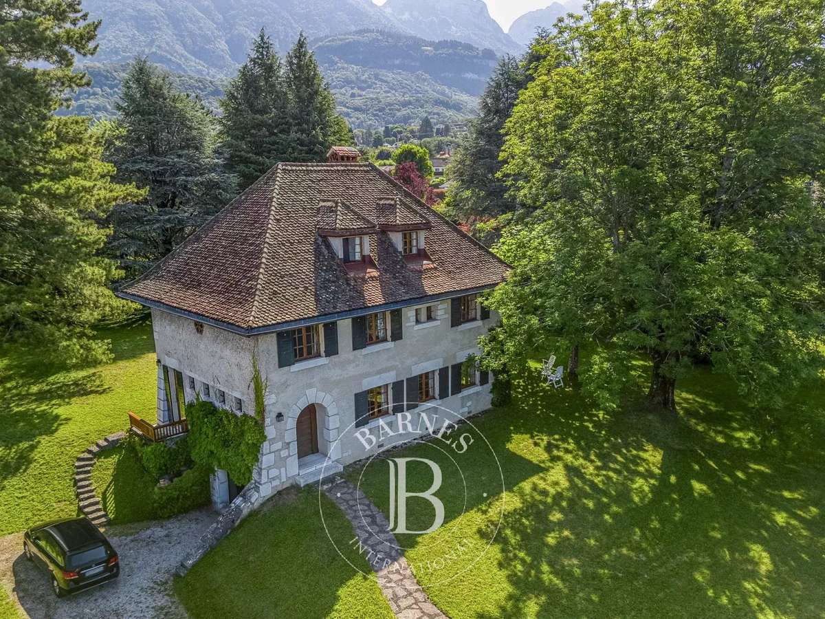 Maison Menthon-Saint-Bernard