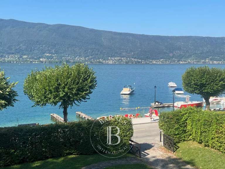 Maison Menthon-Saint-Bernard - 7 chambres - 280m²