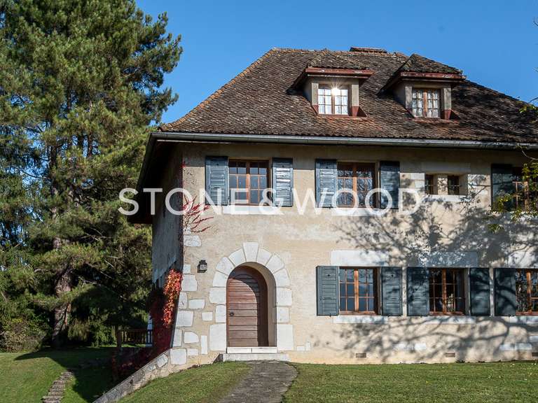 Maison Menthon-Saint-Bernard - 7 chambres - 200m²