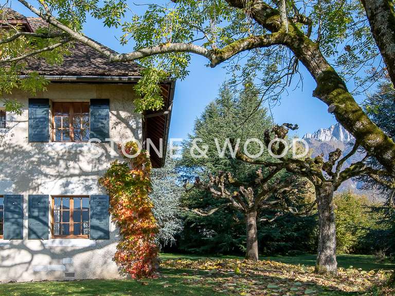 Maison Menthon-Saint-Bernard - 7 chambres - 200m²