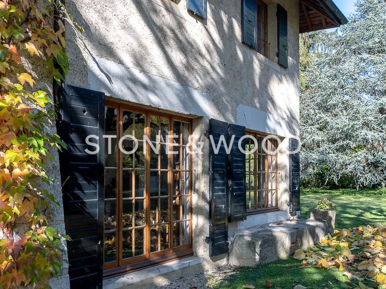 Maison Menthon-Saint-Bernard - 7 chambres - 200m²