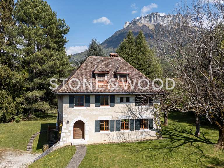 Maison Menthon-Saint-Bernard - 7 chambres - 200m²