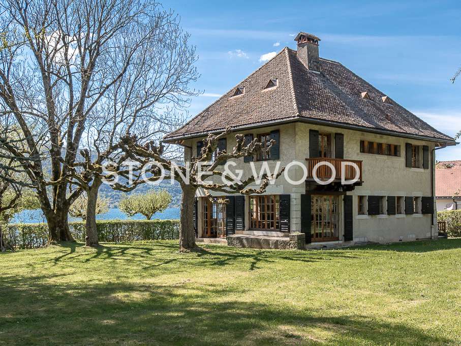 Maison Menthon-Saint-Bernard